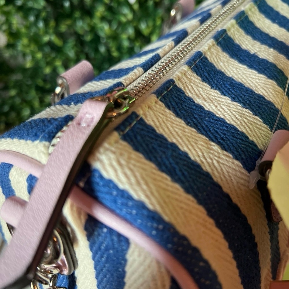 🩷🍒Juicy couture free to be juicy speedy satchel - Picture 7 of 7